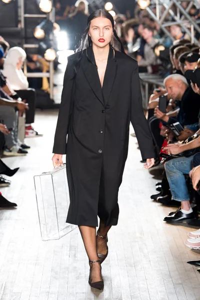 Look 25